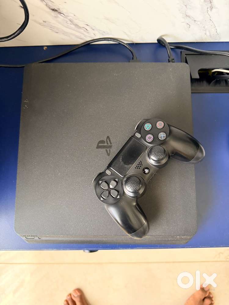 PS4 Slim 1 TB WELL maintained with single controller