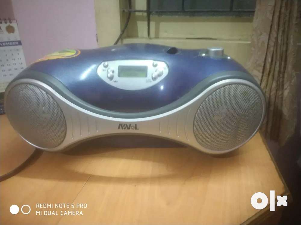 Portable CD Radio Player