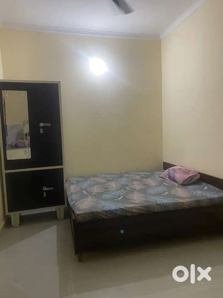 1rk rooms indepndt mundi kharar and kharar bus stand furnishd