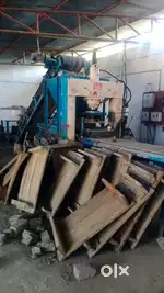 Fly brick machine