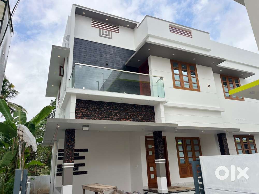 New Modern House Powdikonam Melemuku