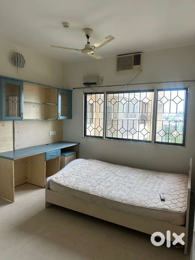 2 Designer Bed with matress queen size ans diningtable plus 4 chair