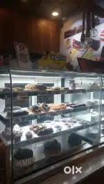 Cake display chiller