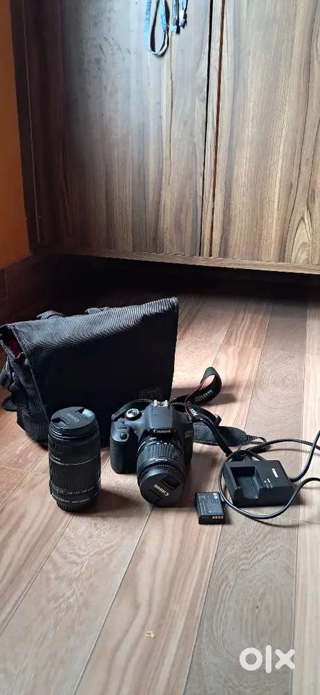Canon DSLR DS1267741 with lens & Full Accessories  excellent Condition