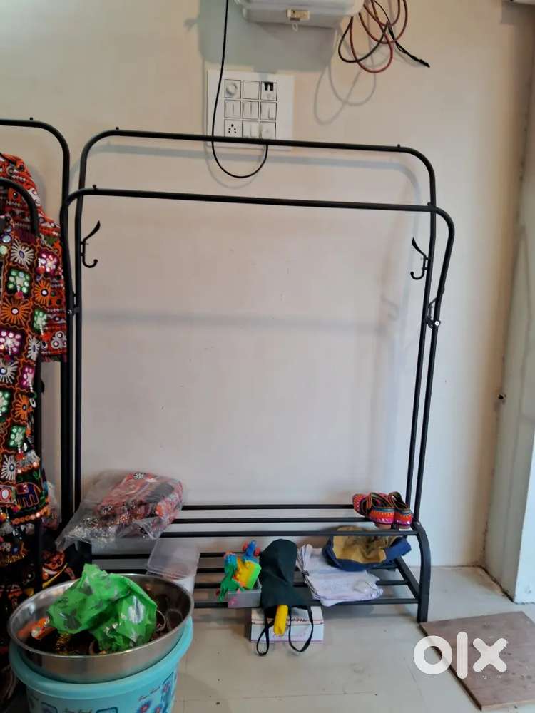 Multi user display stand