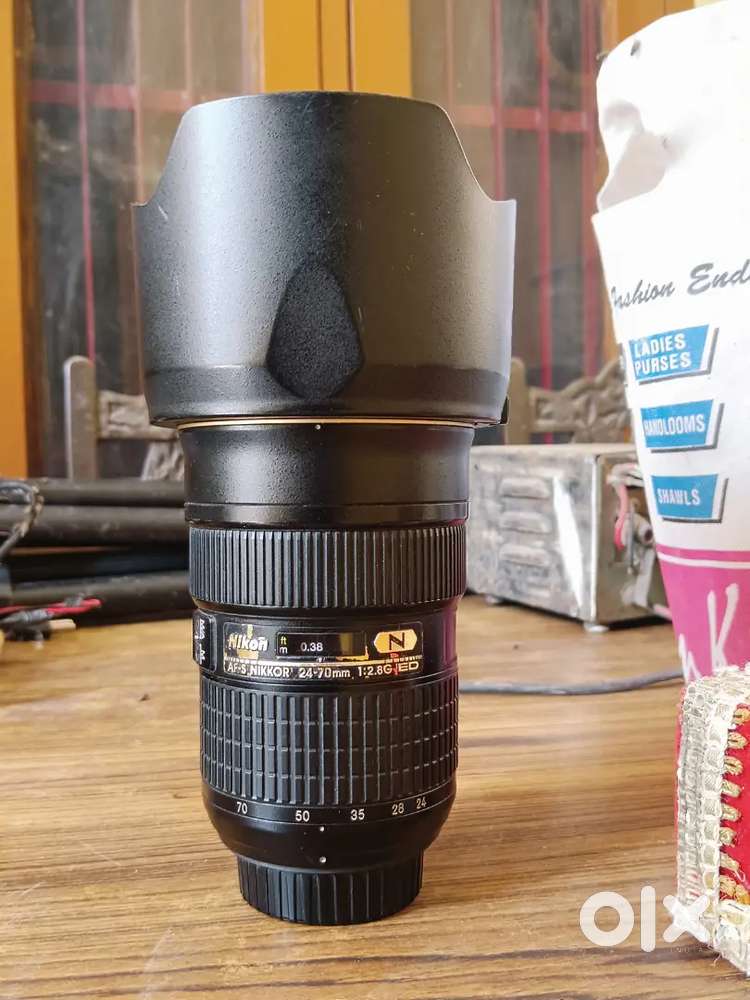 Nikon 24-70mm 2.8 lens with hood