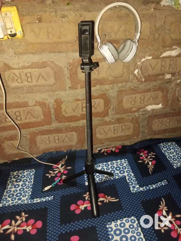 Mobile holder stand