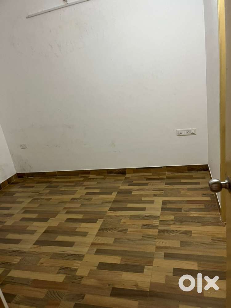 Need 2 female roomsharing for 2 bhk