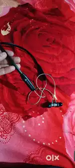 Headphone kcchvhi itcoyvihgu hi hococfuch ug ugtxi ucgl ufxigkffutt
