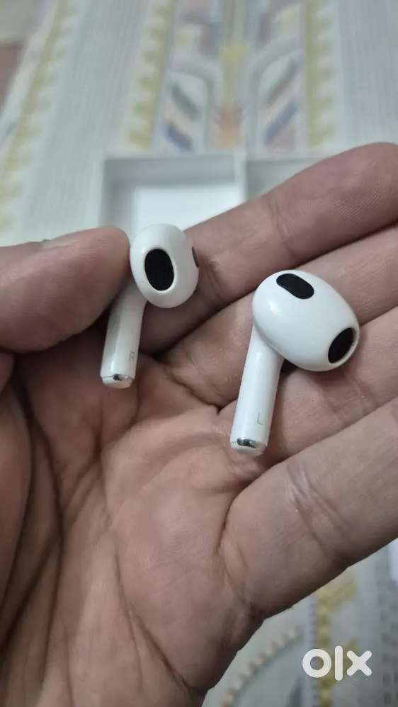 NEW Apple Airpods Generation 3 ( 2024 model )