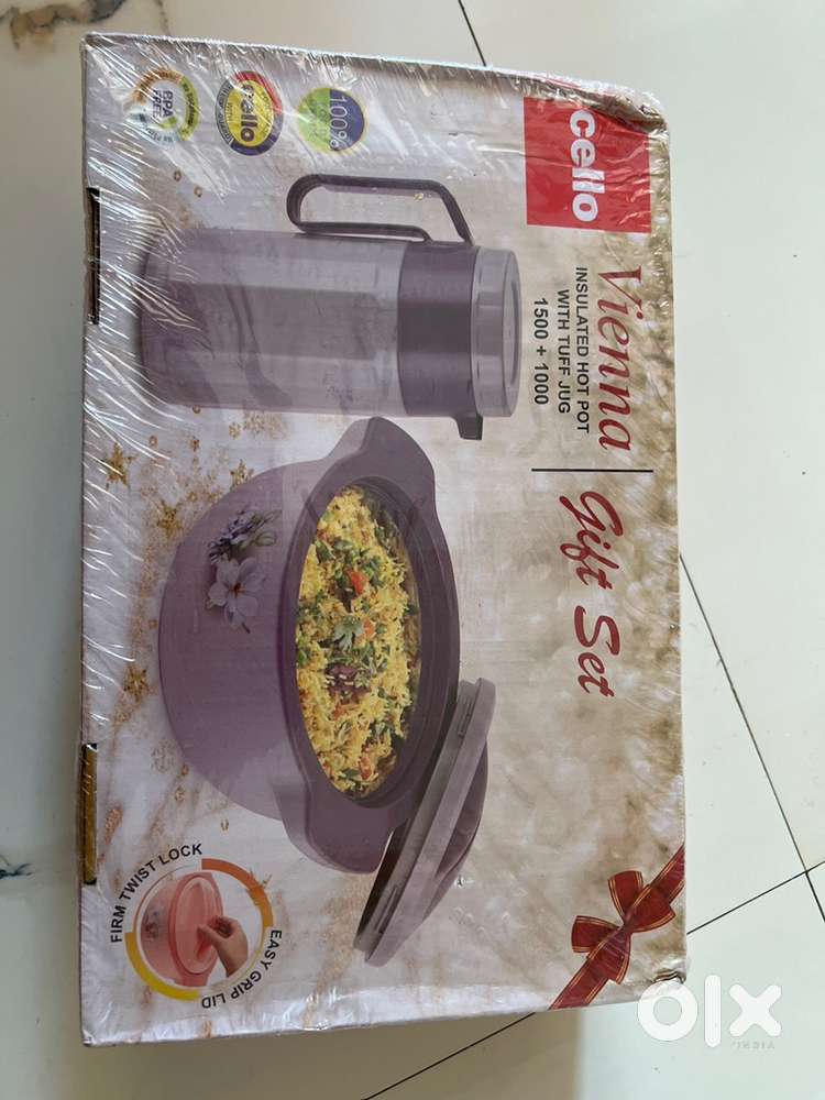 Hot pot with tuff jug