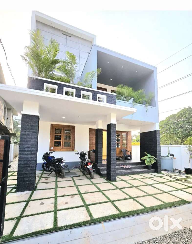 3BED ROOMS 1800 SQFT NEWLY IN SEAPORT AIRPORT ROAD NEAR THRIKKAKARA