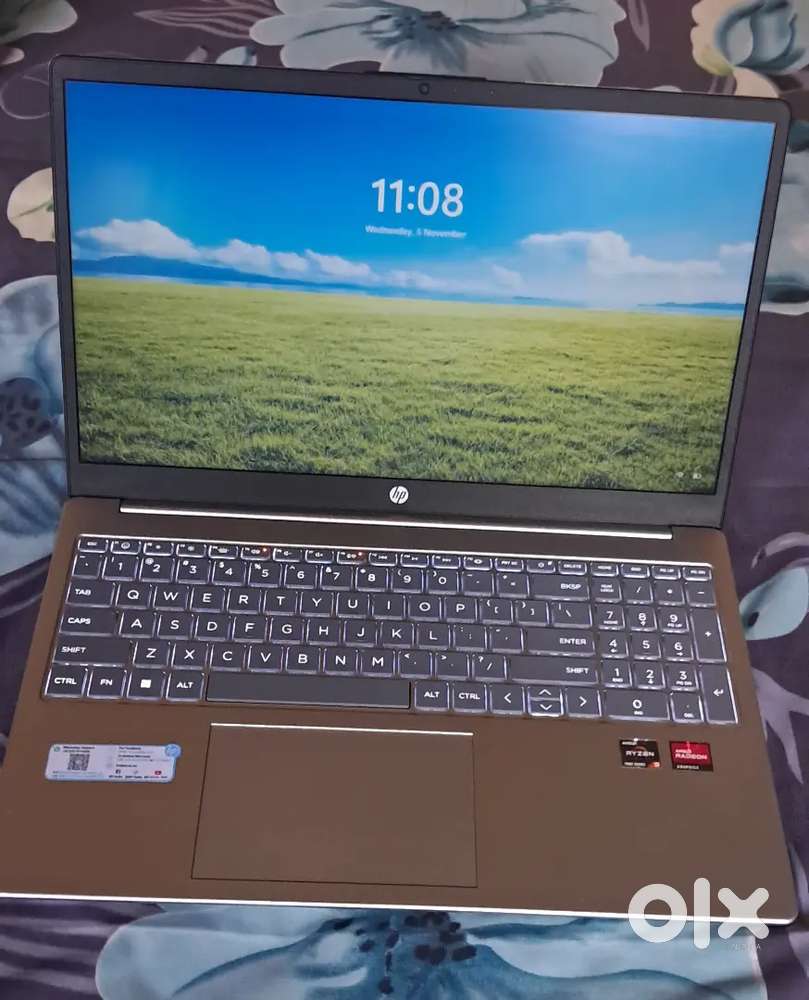 HP 15-FC0026AU Laptop with Wireless Mouse,Webcam and Bag.