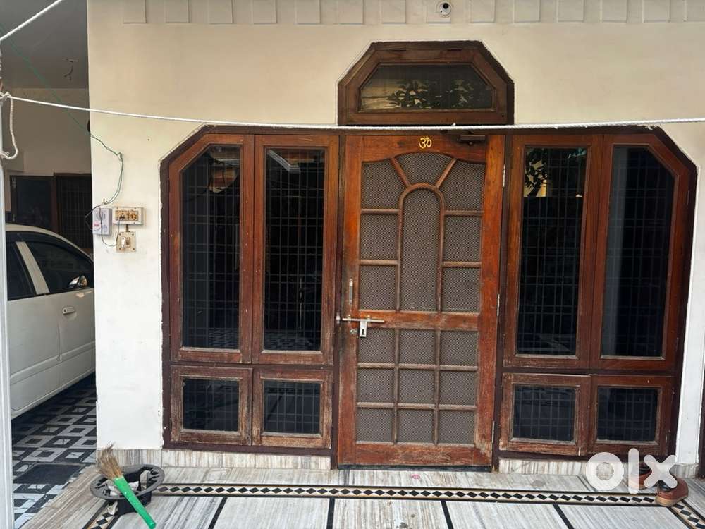 The house located in the premium location, bachelors are allowed