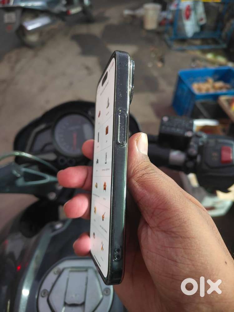 Iphone 15 128 gb bought in April want to sell