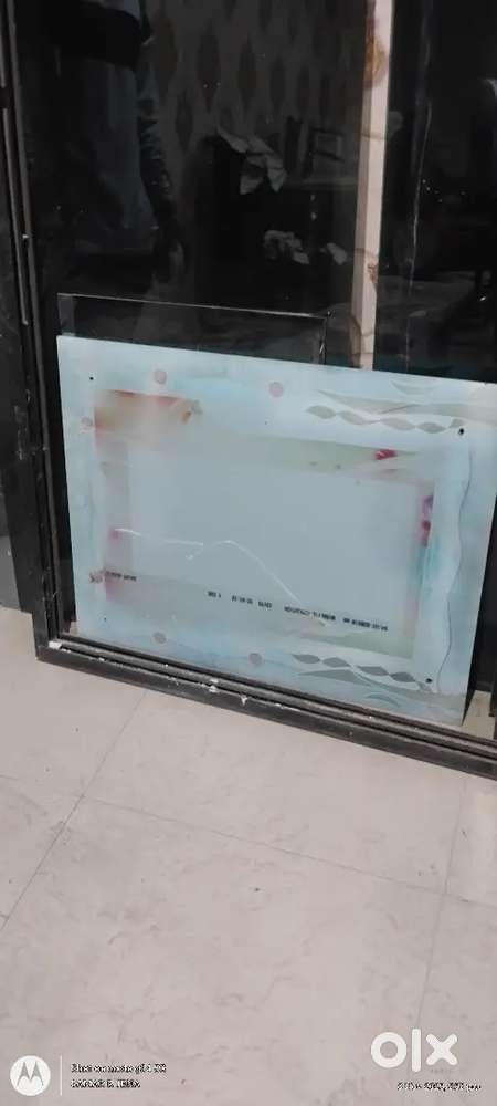 Window slide fabric with Black Mirror glass