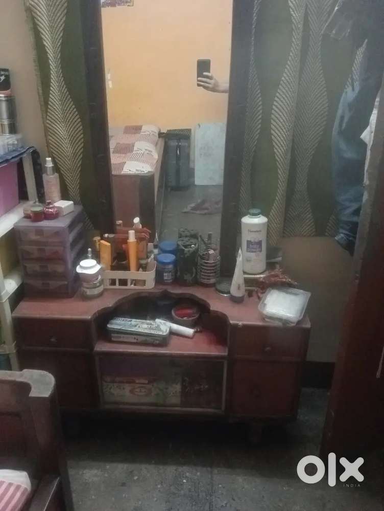 Dressing table