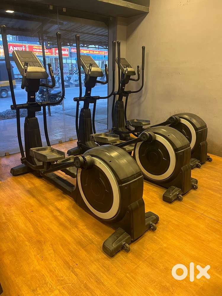 Commercial gym elliptical cross trainer