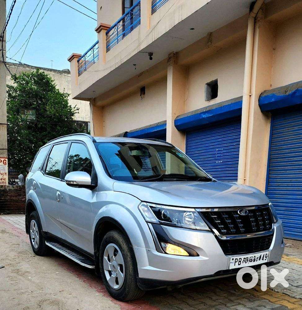 Mahindra XUV500 W7, 2019