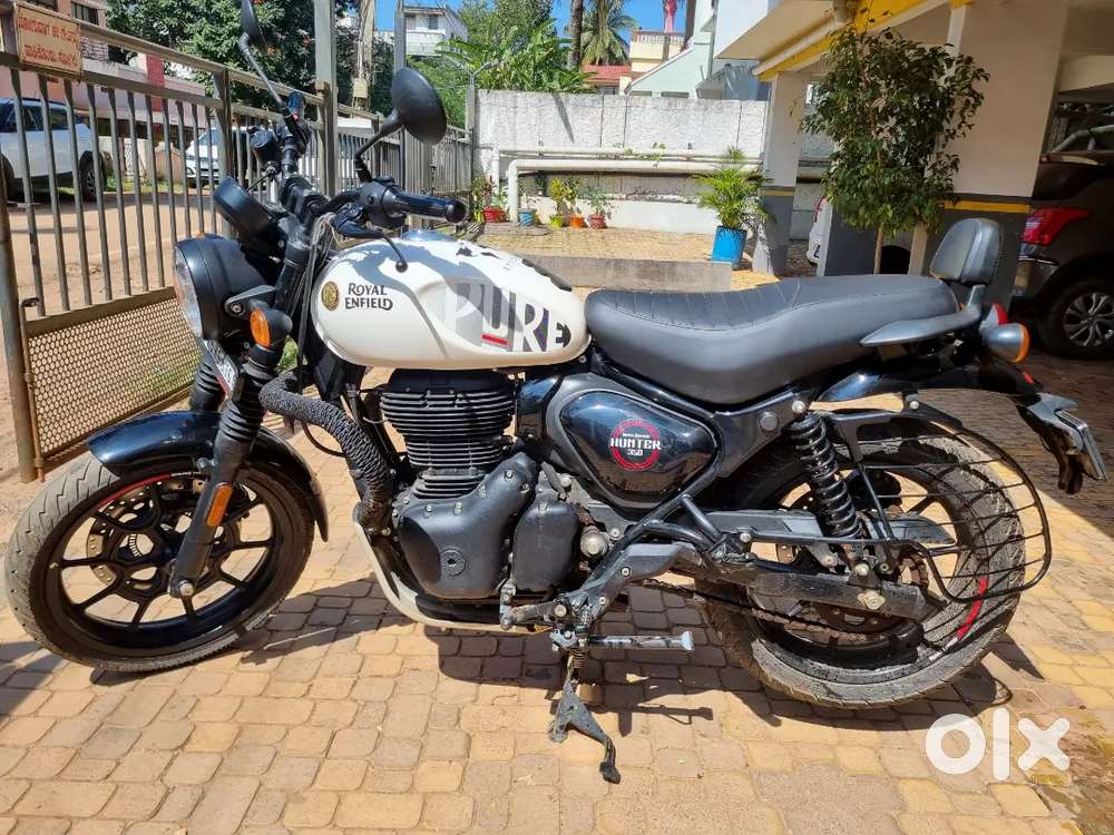 Royal Enfield HUNTER. Daffer white.