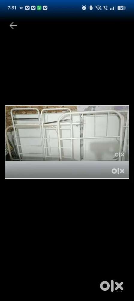 Hospital bed one side adjustable height 3/6 only one month old