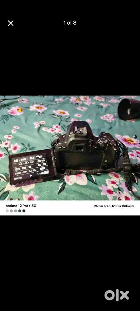 Canon 200D super mint condition dual battery + charger