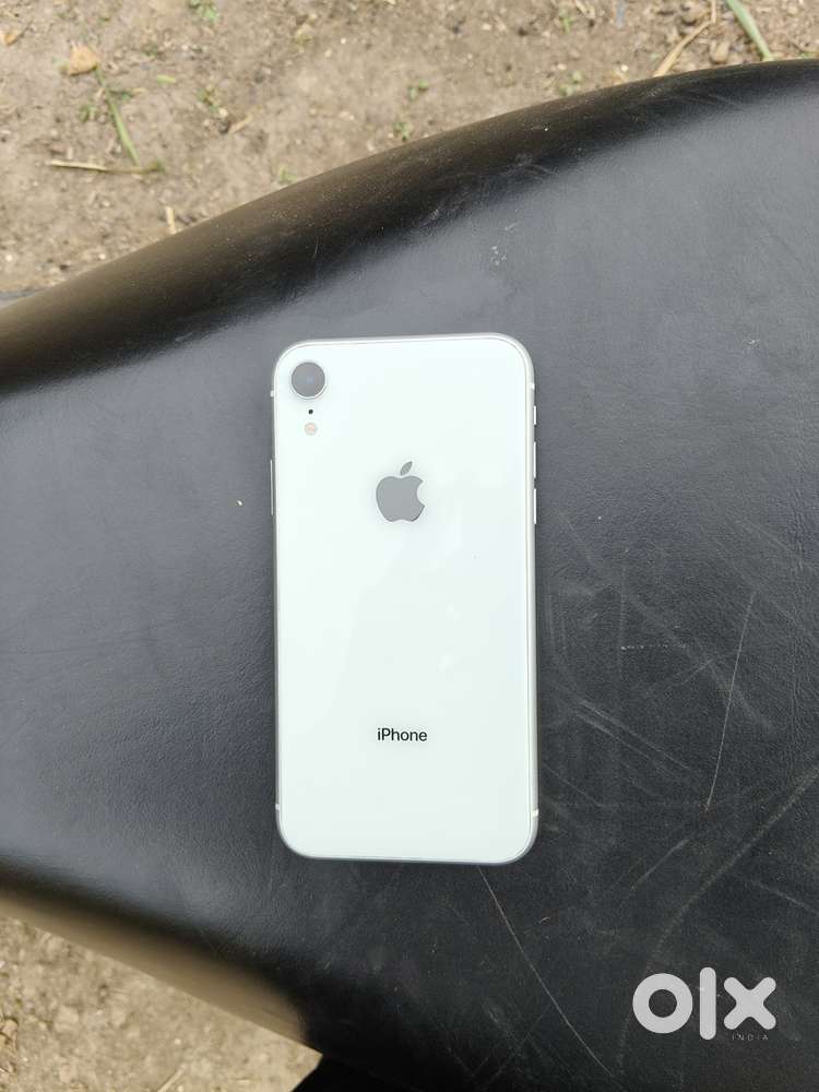 IPhone XR 64GB in mint condition all parts are original,