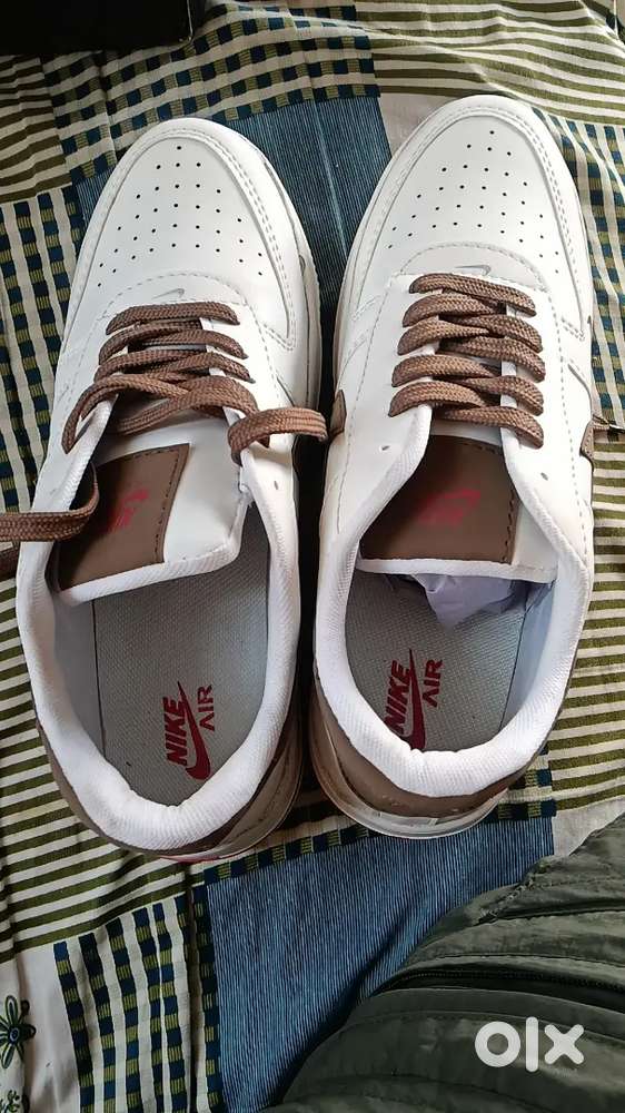 I'm selling my A1quality shoes ,my buying price is 1090,