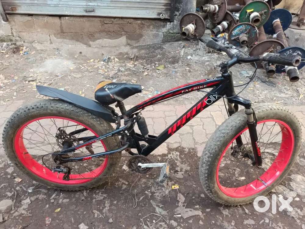 Fat bicycle dono tyre mein disc break hai gear bhi hai