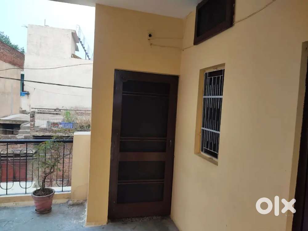 2 bhk available on rent...