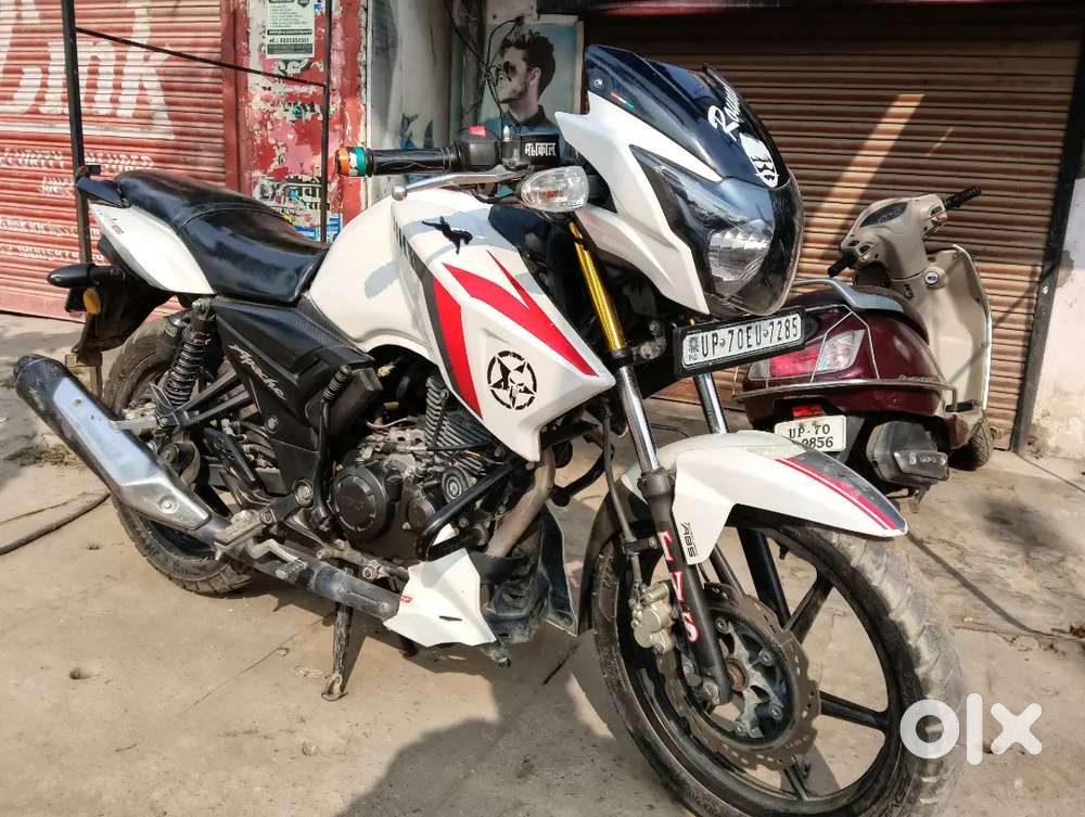 Ak hath ki chali hai gadi hai