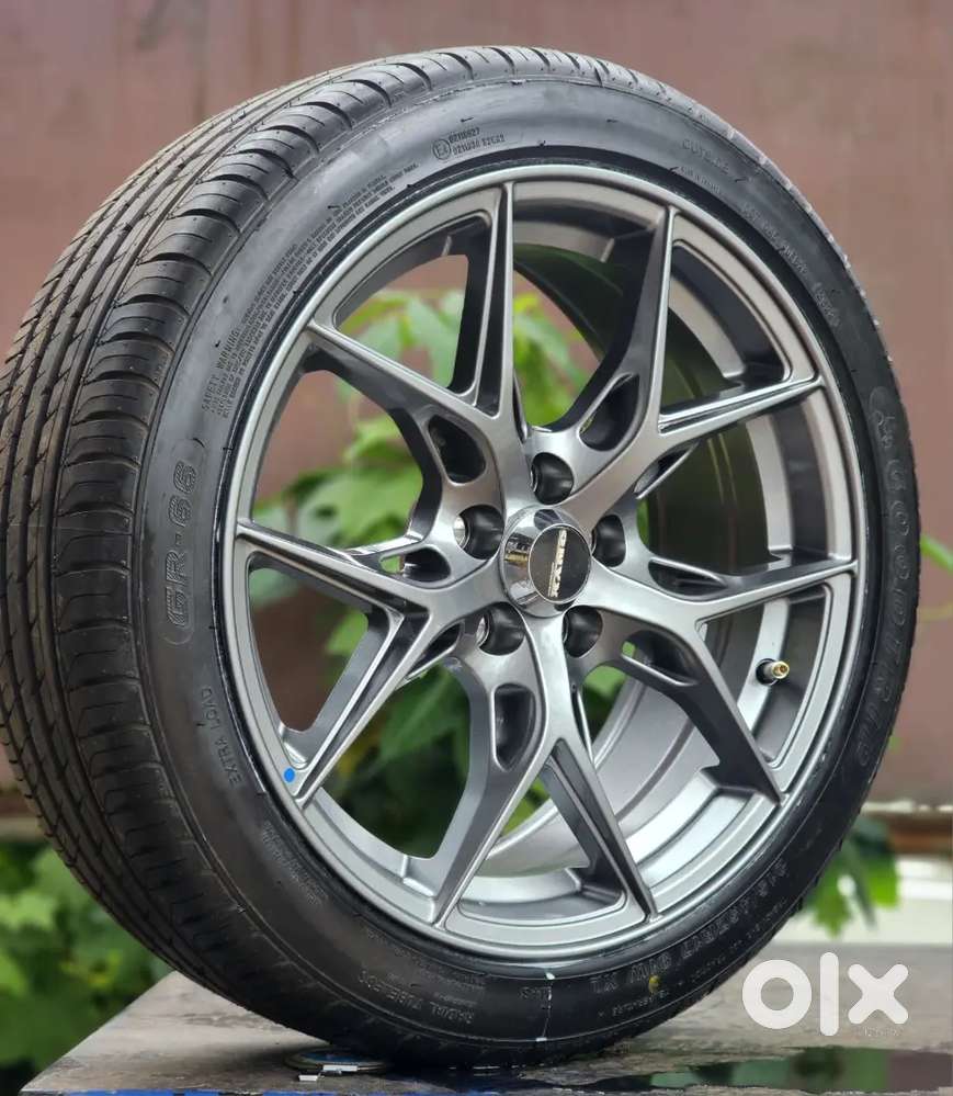 17 Inch 5 Hole 100 Pcd 7.5J 4 Brand New Alloys & 215/45/17 4 New Tyers