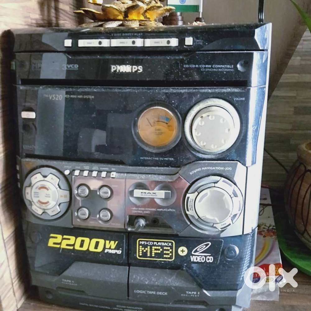 Philips 3 in 1 audio system - Radio, dvd, cd - with 2 speakers.