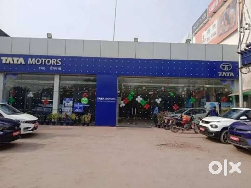 लखनऊ  SHOWROOM में लड़के लड़कियों की आवश्कता है तुरंत संपर्क करें!