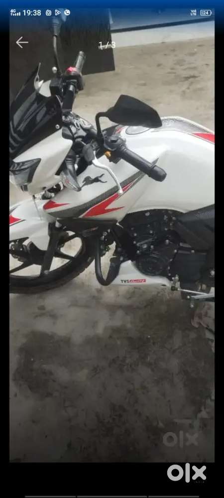 Gadi showroom condition hai jaise showroom me hoti hai baise hi hai