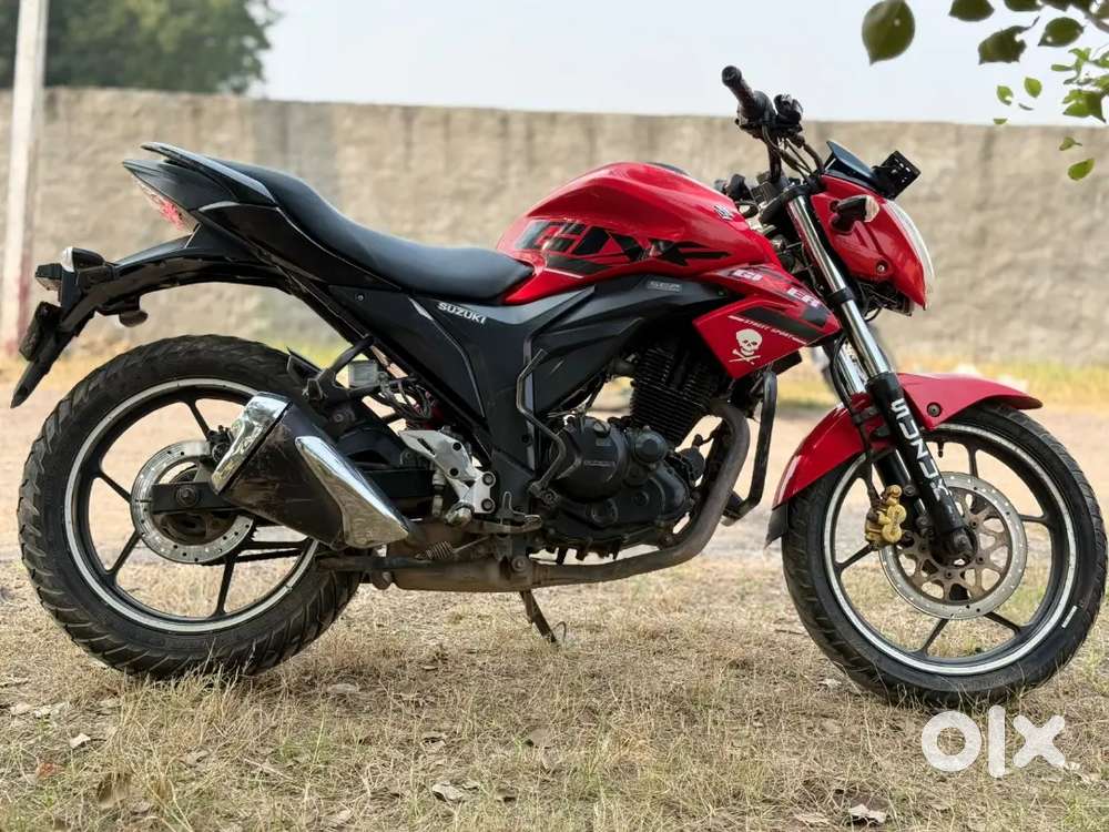 Suzuki Gixxer in a very good condition all services done by showroom