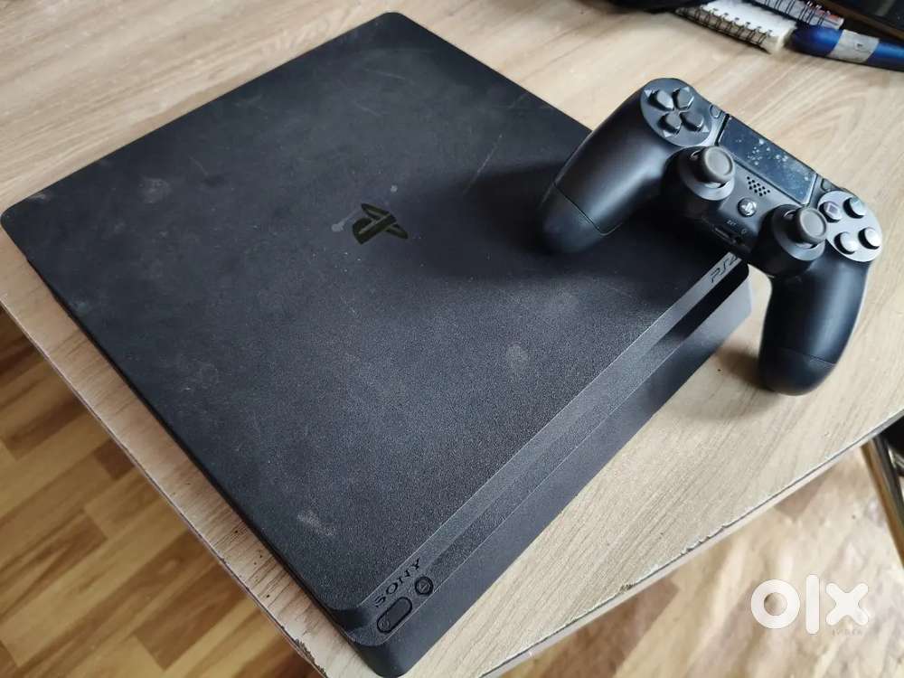 Play Station 4 (PS4)