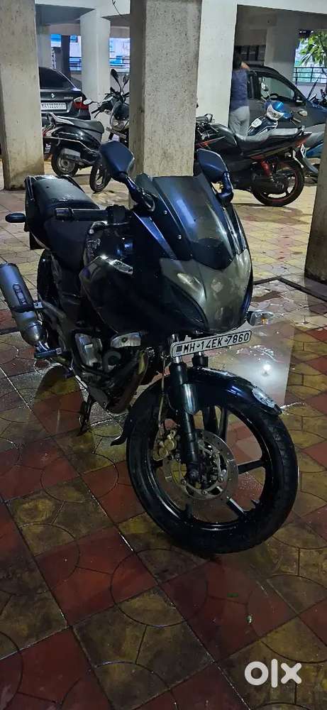 Bajaj pulsar 220F (2014)