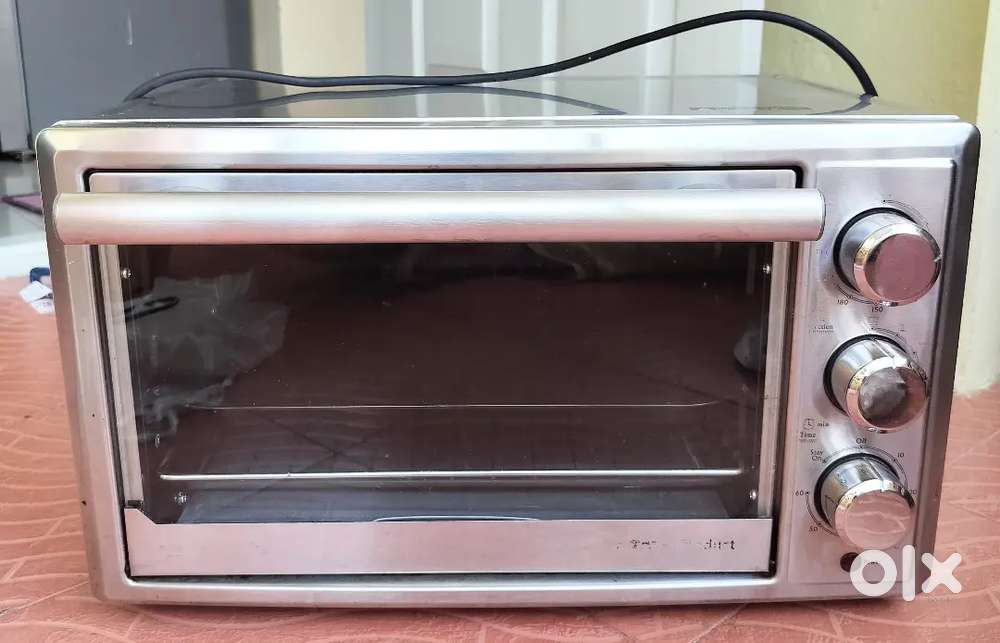 Croma OTG (Oven, Toaster & Grill) with multiple accessories
