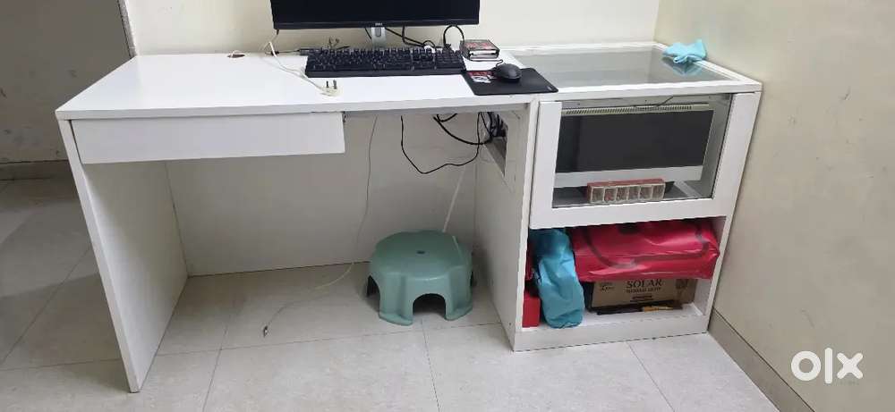 Computer table