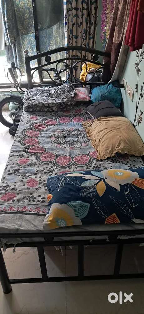Single bed  of metal with sleepwell mattress