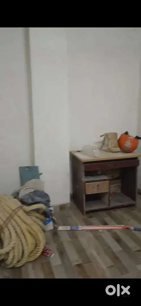 Shop / godown for sale opp topsia kohinoor market