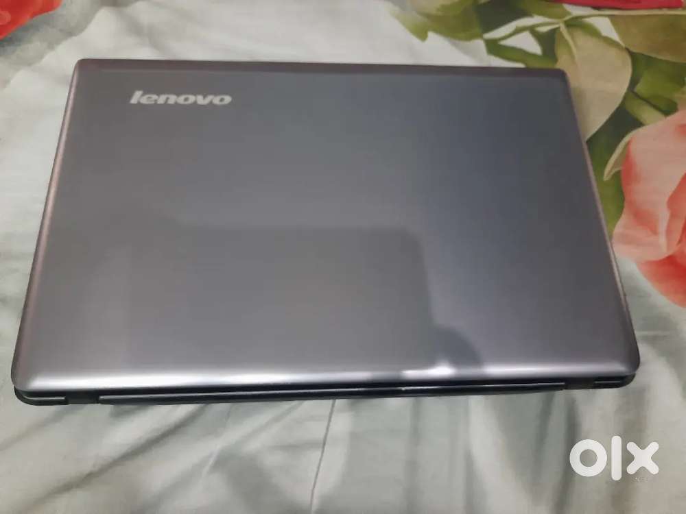 Lenovo IdeaPad Laptop- Intel Core i5, 3 GB RAM, 1TB Hard disk