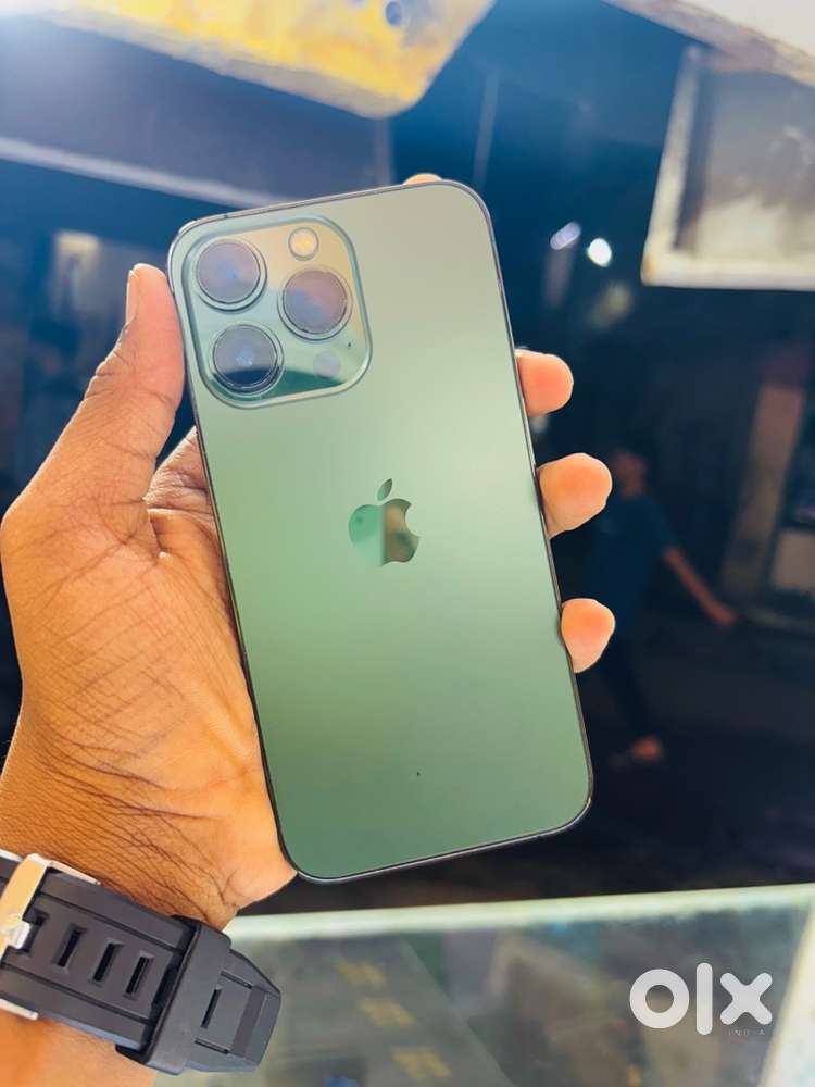 iPhone 13 Pro 128 gb, good condition battery 84% just display change