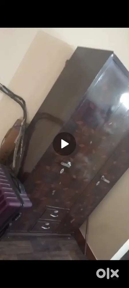 Almirah for sale in CC block, Shalimar Bagh  Delhi
