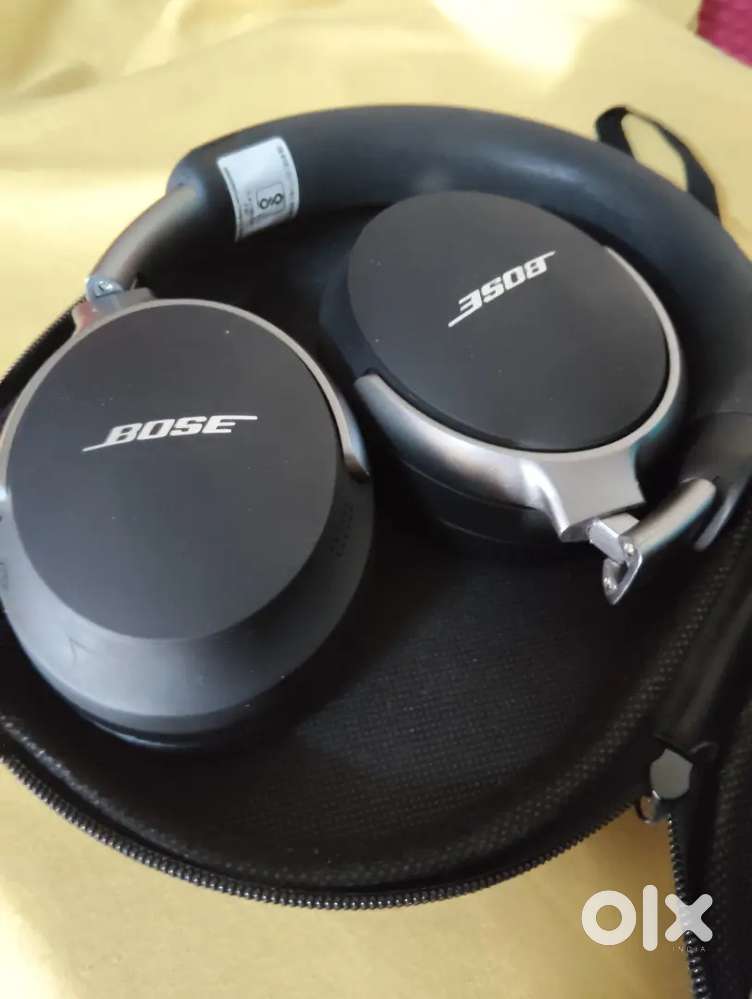 Bose ultra wireless noice cancellation Headphones with box.
