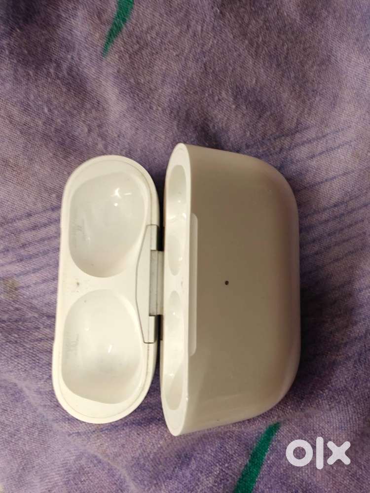 AirPods Pro 2 Case Available – One Bud Damaged