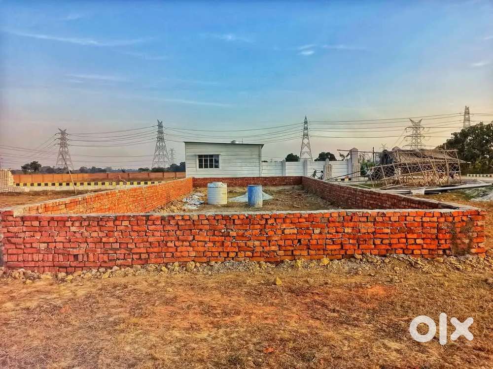 किसान पथ की सर्विस लाइन से लगा हुआ प्लॉट खरीद रहने योग्य जमीन