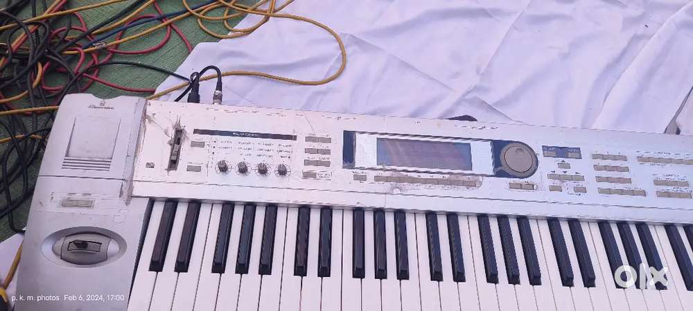 Korg tritone le 61 keys