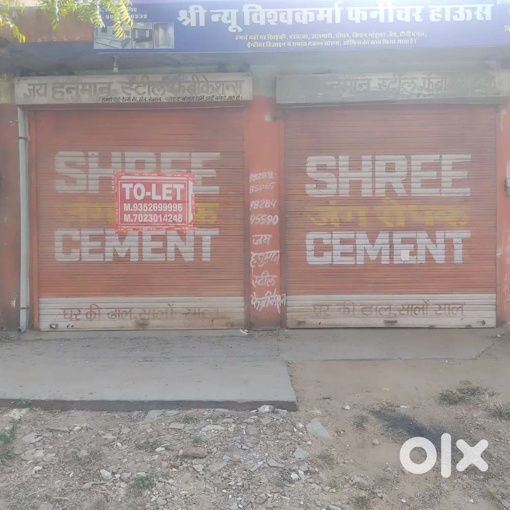 Large area and 3+ parking 100 feet road